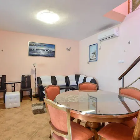 Peaceful Island Haven With Pool, Bbq & Games Area - Four Bedroom Дом отдыха *
