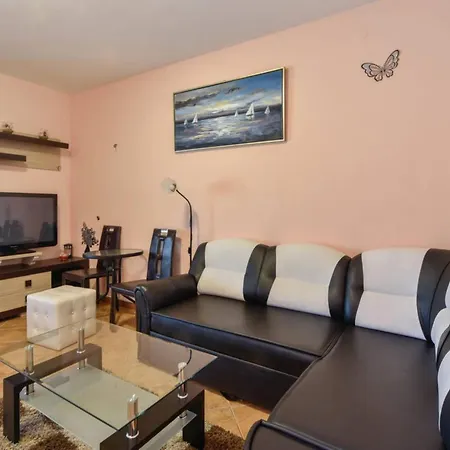 Peaceful Island Haven With Pool, Bbq & Games Area - Four Bedroom Дом отдыха *
