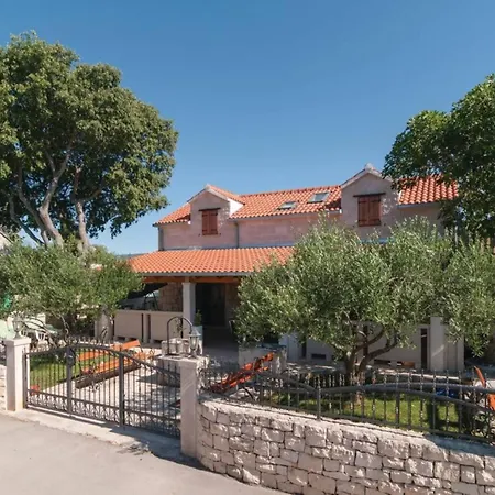 Peaceful Island Haven With Pool, Bbq & Games Area - Four Bedroom Дом отдыха *
