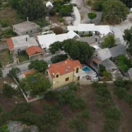 Peaceful Island Haven With Pool, Bbq & Games Area - Four Bedroom *