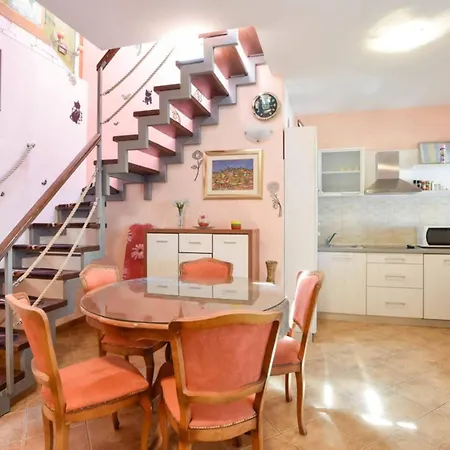 Peaceful Island Haven With Pool, Bbq & Games Area - Four Bedroom *